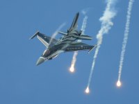 Dutch Air Force 'Teamwork' F16 photographed at the Royal International Air Tattoo 2002 using a Canon D60 camera and Canon 100-400mm lens