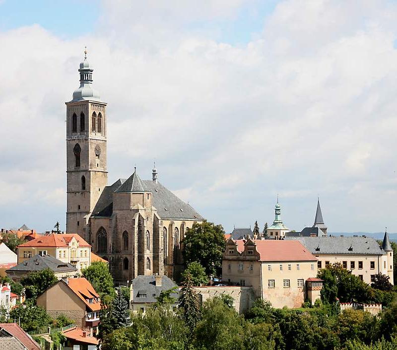 Church of St James, Kutna Hora   (click here to open a new window with this photo in computer wallpaper format)