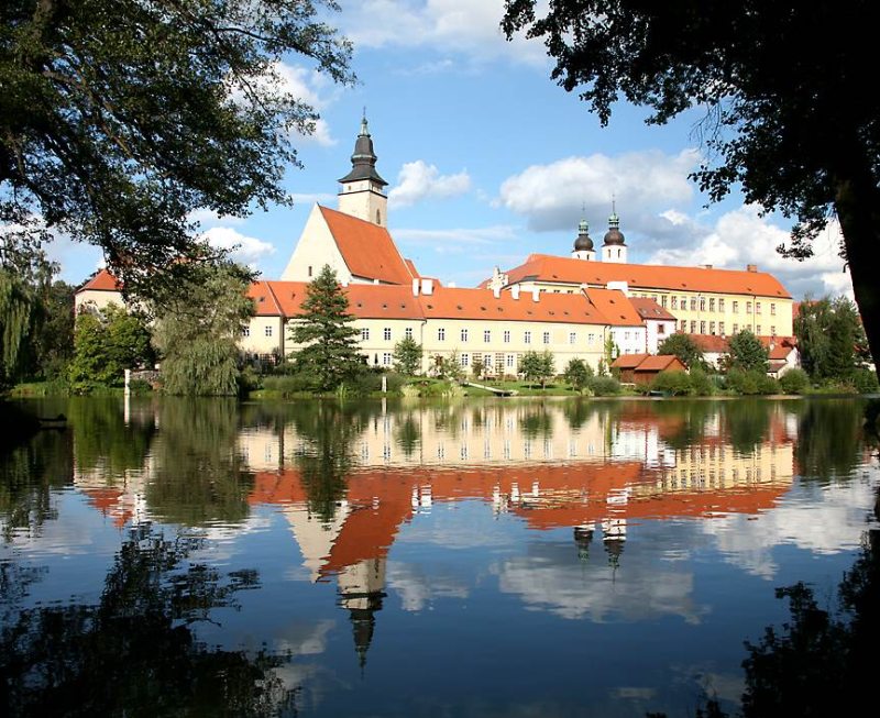 Telc   (click here to open a new window with this photo in computer wallpaper format)