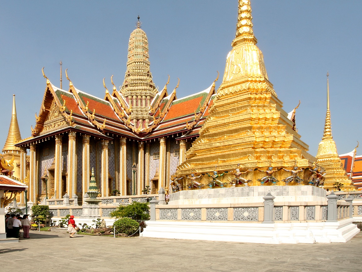 Уза буда. Храм изумрудного Будды в Бангкоке. Ват Пхра Кео Бангкок. Храма изумрудного Будды ват Пракео. Бангкок дворец изумрудного Будды.